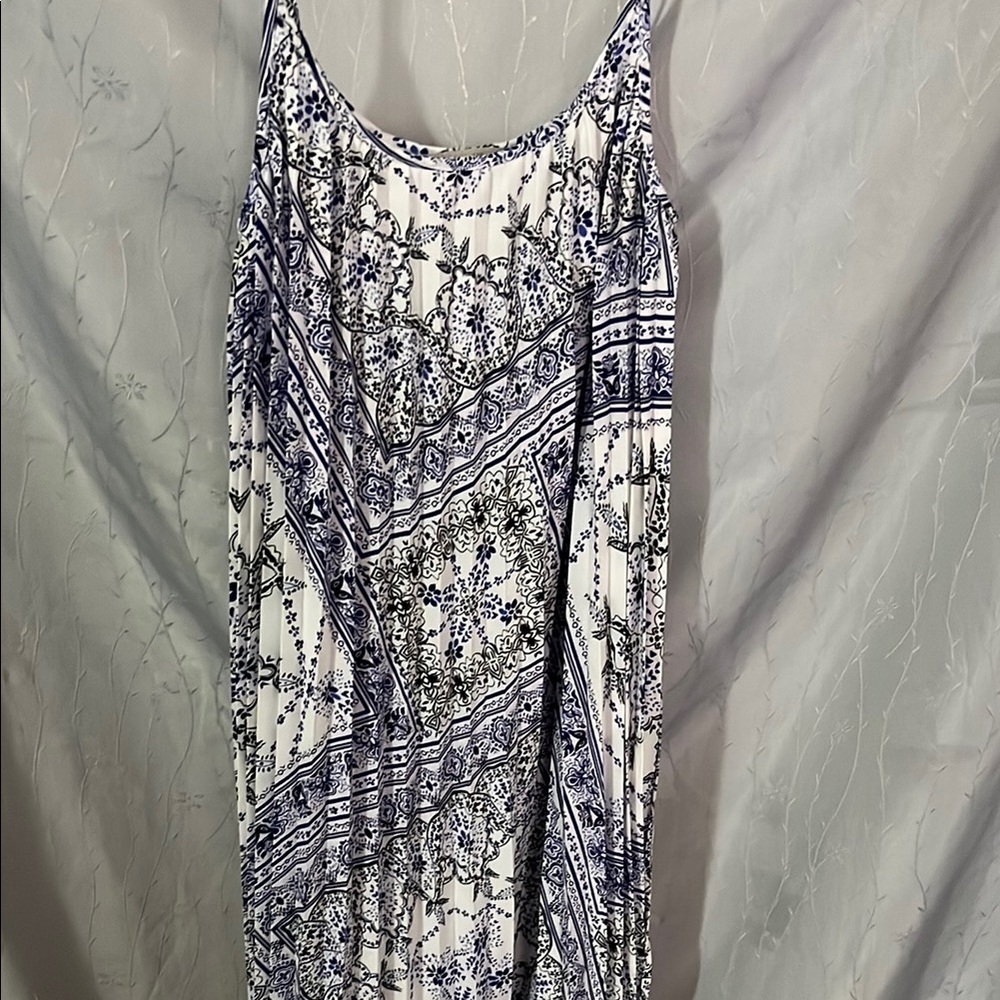 NWOT- H&M size XS, pleated dress with blue, white and black detail